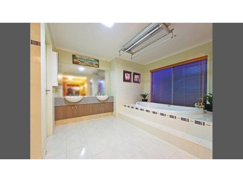 6 Fantail Crescent, Williams Landing VIC 3027