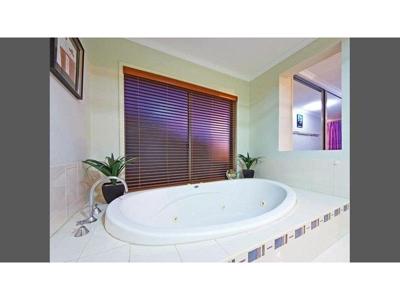 6 Fantail Crescent, Williams Landing VIC 3027