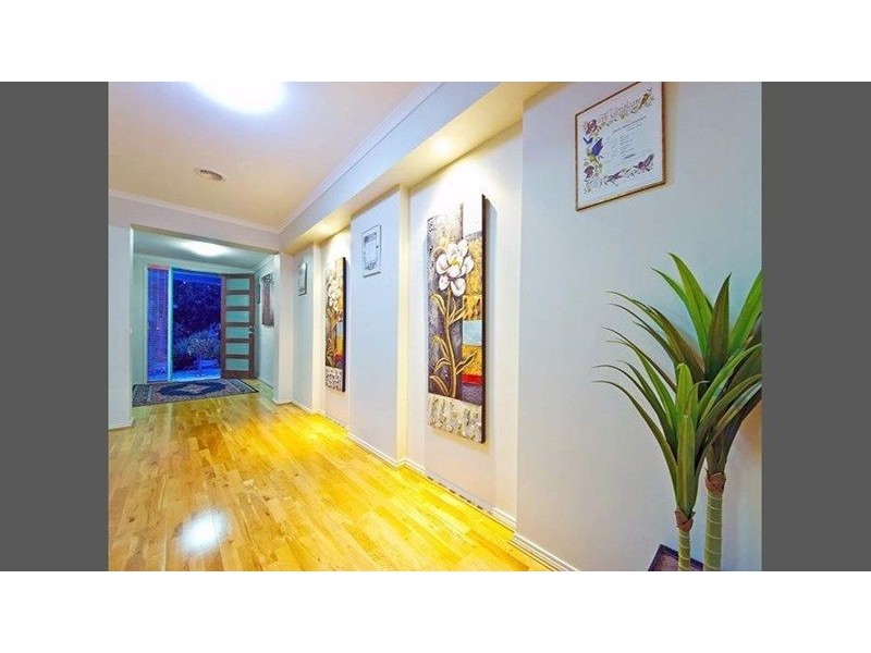 6 Fantail Crescent, Williams Landing VIC 3027