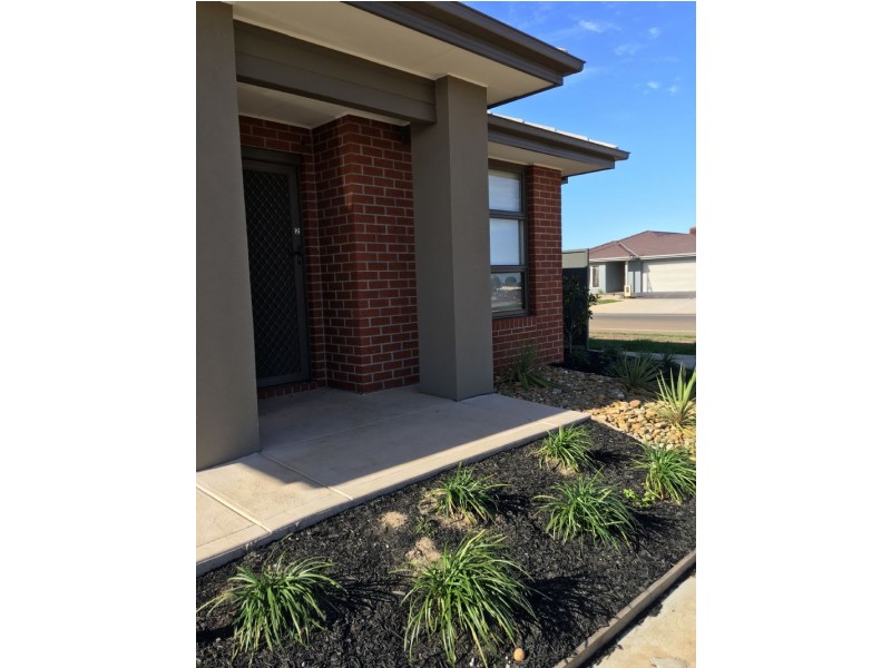 2 Red Oak Street, Melton VIC 3337