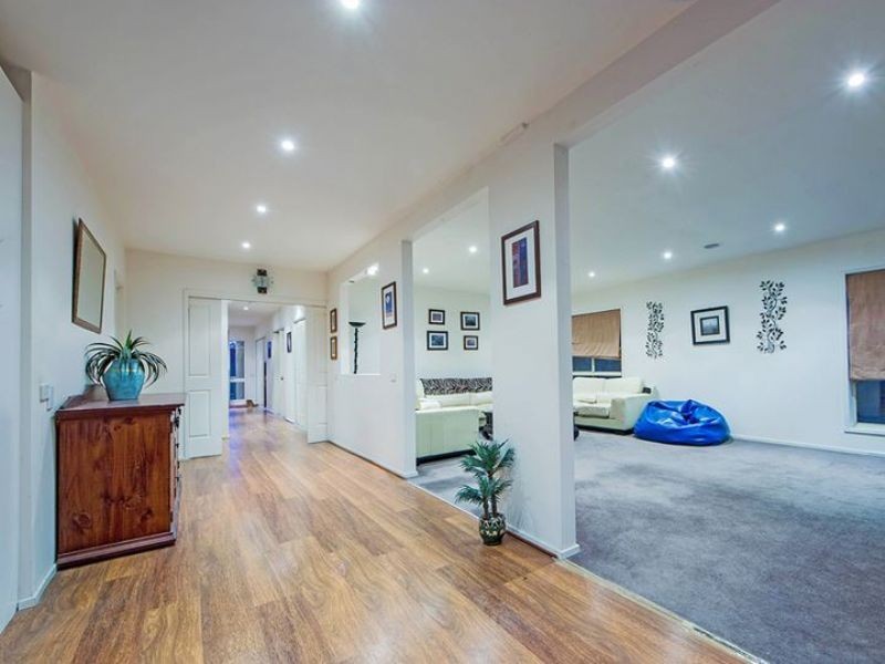 16 Lamb Grove, Hoppers Crossing VIC 3029