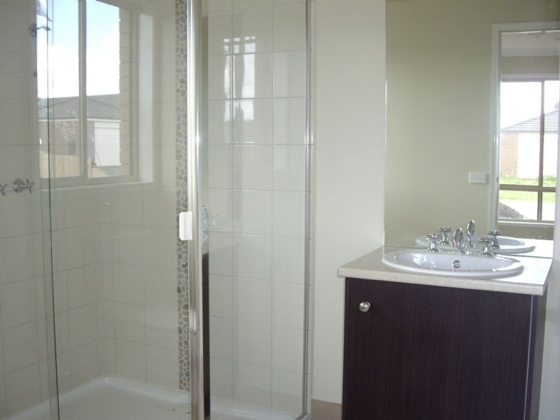 8 JILLIAN PLACE, Hastings VIC 3915