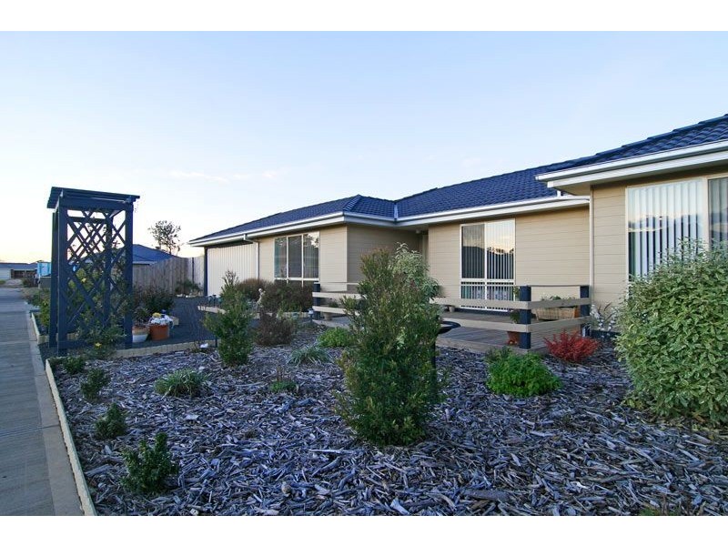 4 BRANDARY PLACE, Hastings VIC 3915