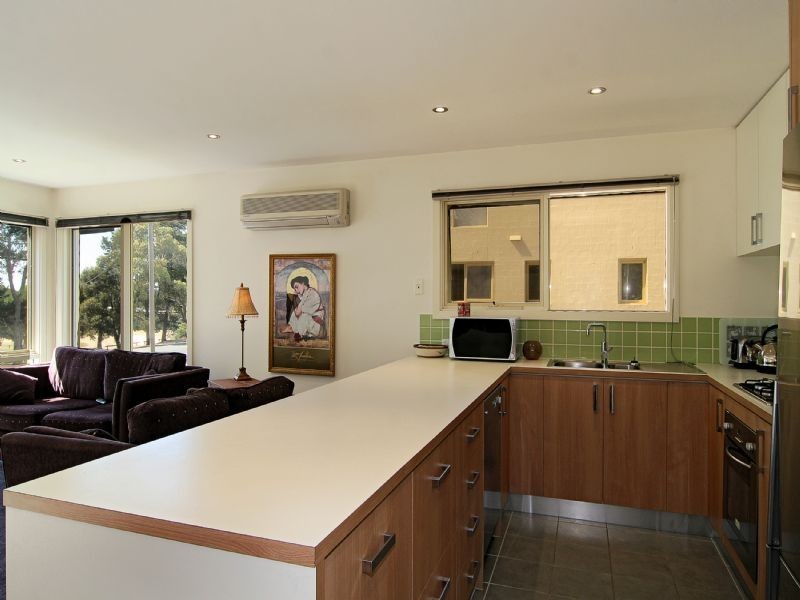 4/57 MARINE PARADE, Hastings VIC 3915