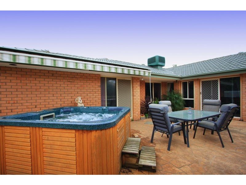 5 THOMAS PLACE, Hastings VIC 3915