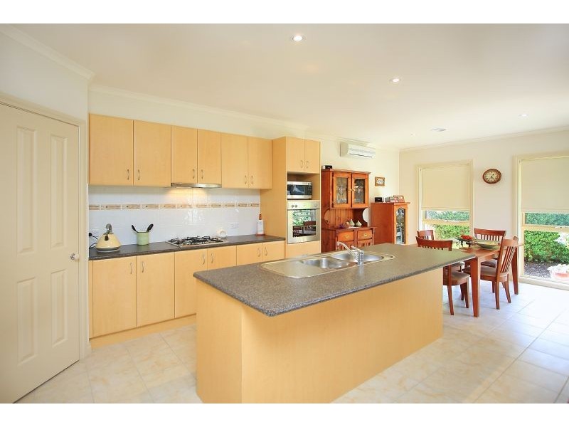 3/2 NICHOLAS COURT, Hastings VIC 3915