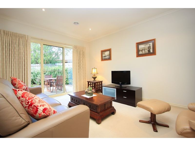 3/2 NICHOLAS COURT, Hastings VIC 3915