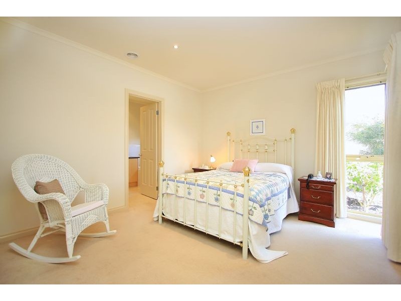 3/2 NICHOLAS COURT, Hastings VIC 3915