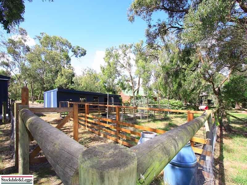 6 CENTRE AVENUE, Bittern VIC 3918