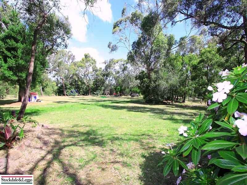 6 CENTRE AVENUE, Bittern VIC 3918