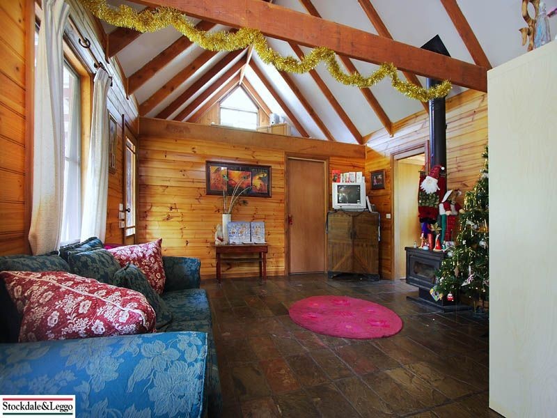 6 CENTRE AVENUE, Bittern VIC 3918