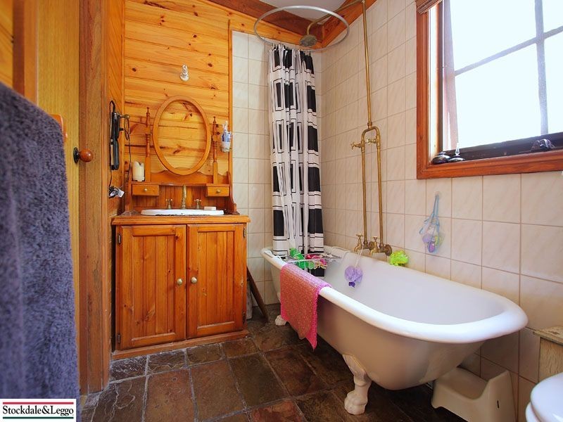 6 CENTRE AVENUE, Bittern VIC 3918