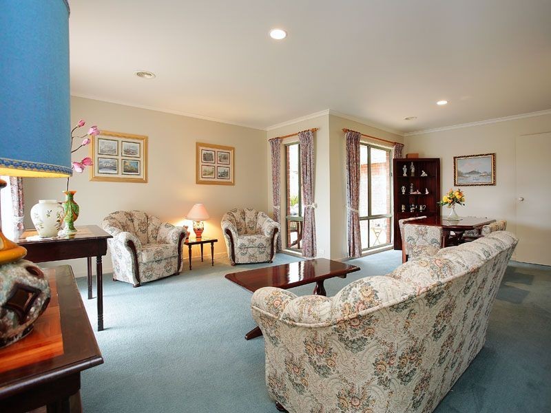 6 JOHN VEAR CLOSE, Hastings VIC 3915