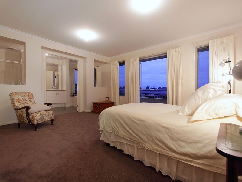 34 Warranqite Crescent, Hastings VIC 3915