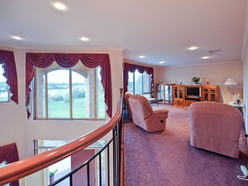 8 Warrenda Place, Bittern VIC 3918