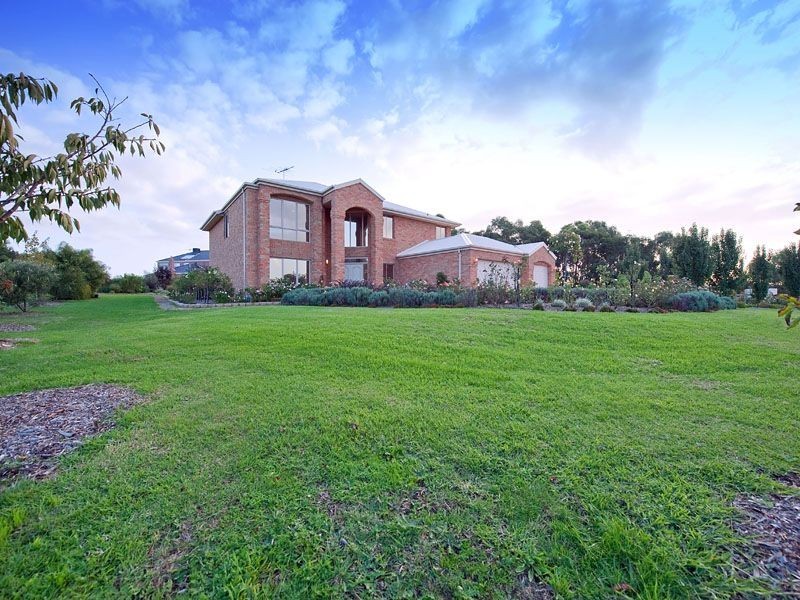 8 Warrenda Place, Bittern VIC 3918