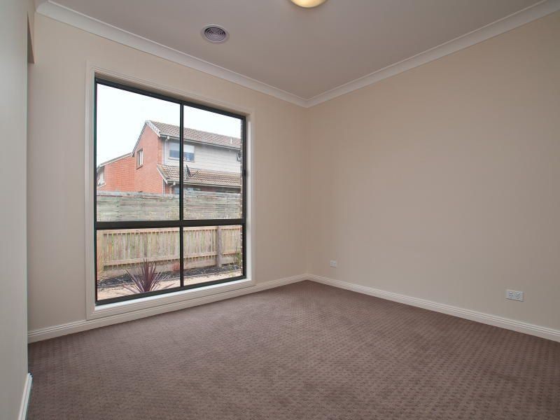 2/2 Spring St, Hastings VIC 3915