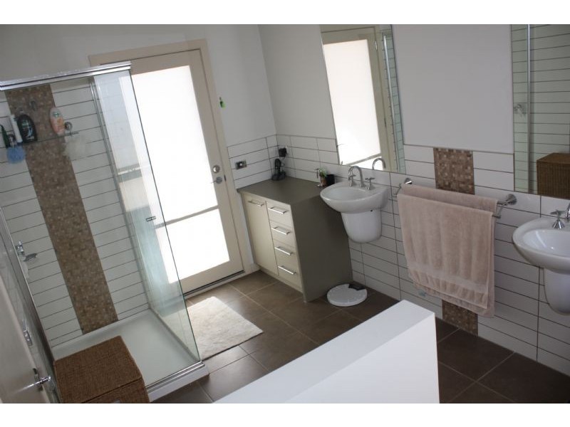 4 Lewis St, Hastings VIC 3915