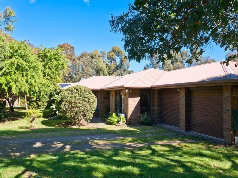 2 PINEVIEW LANE, Hastings VIC 3915