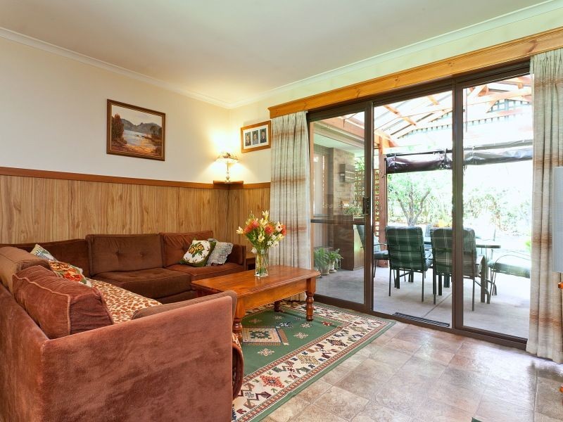 2 PINEVIEW LANE, Hastings VIC 3915