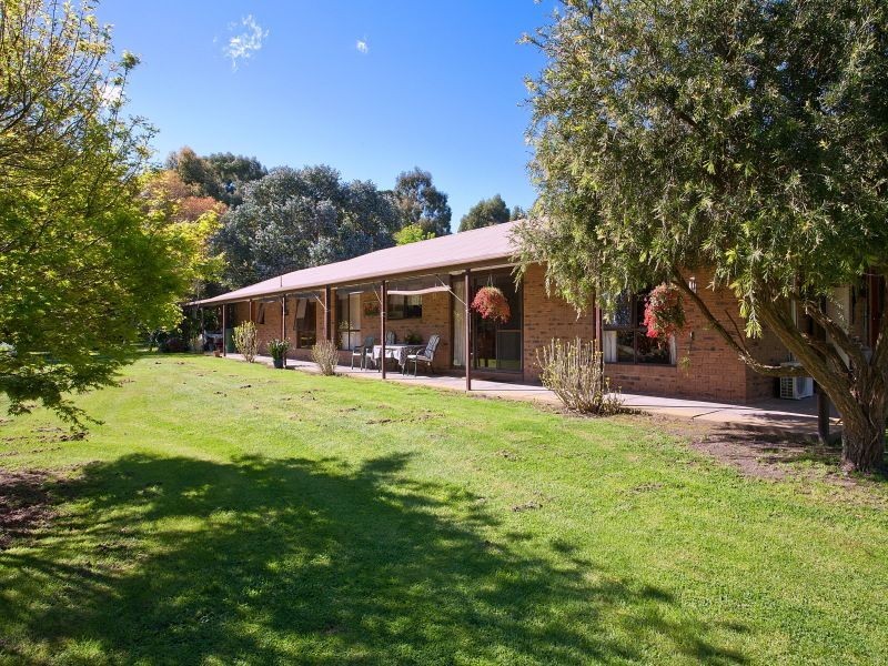2 PINEVIEW LANE, Hastings VIC 3915