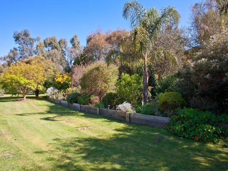 2 PINEVIEW LANE, Hastings VIC 3915