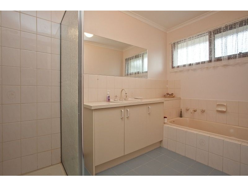 8 Thomas Place, Hastings VIC 3915