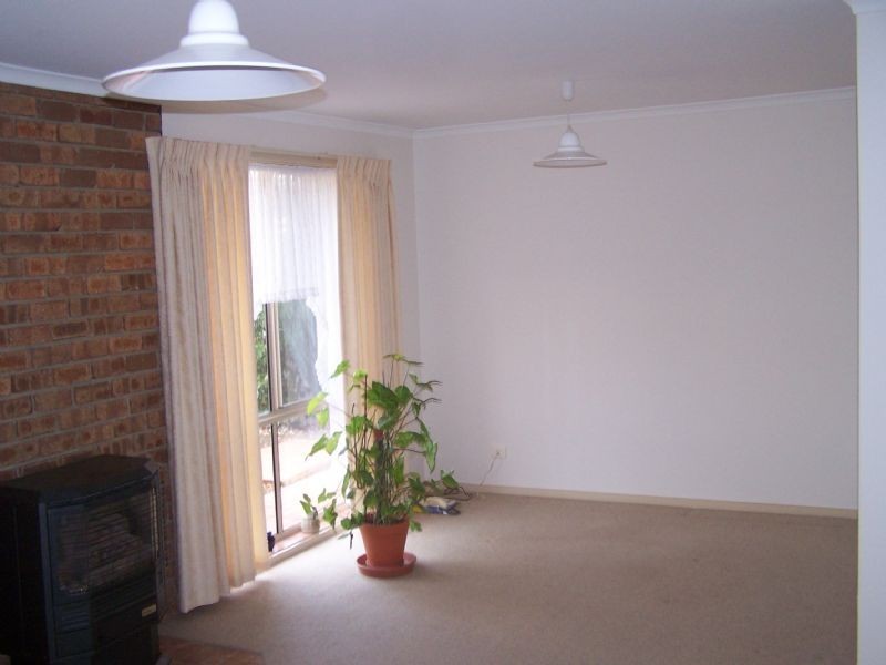 11 Centenary Drive, Trafalgar VIC 3824