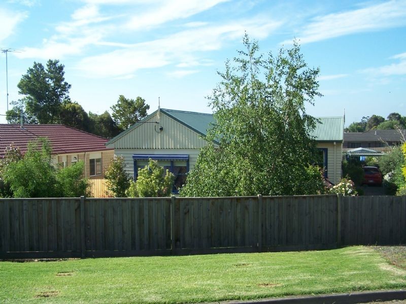8 Giles Road, Trafalgar VIC 3824