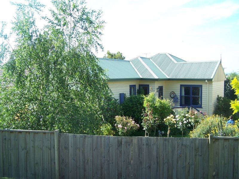 8 Giles Road, Trafalgar VIC 3824
