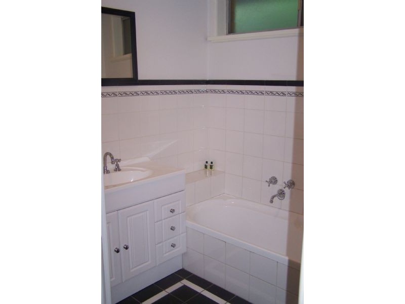 8 Slatters Road, Trafalgar VIC 3824