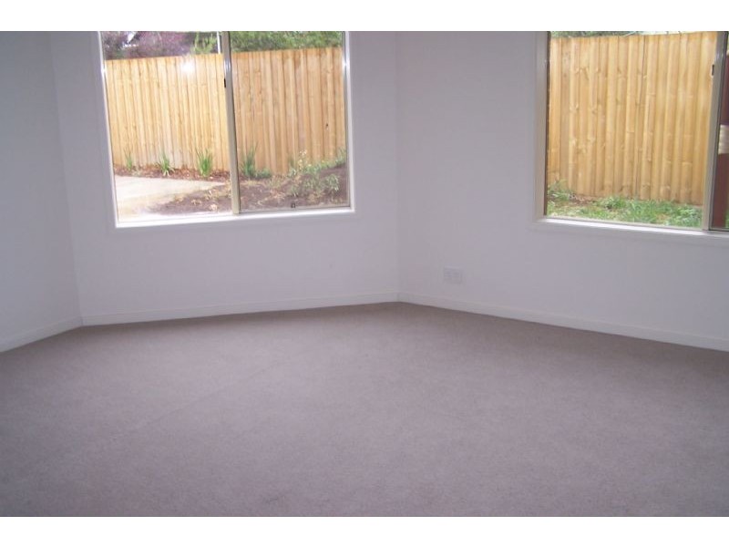 2/33 Rollo Street, Yarragon VIC 3823