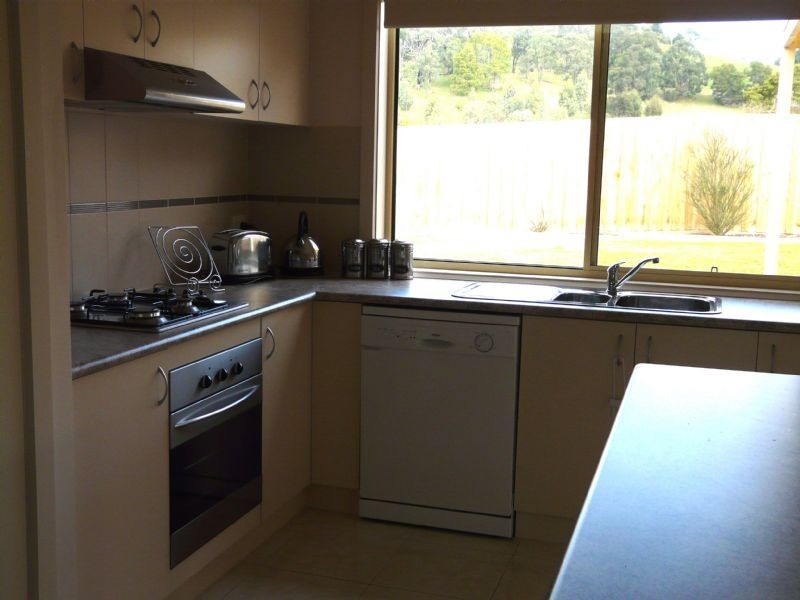 44 Vincent Boulevard, Trafalgar VIC 3824