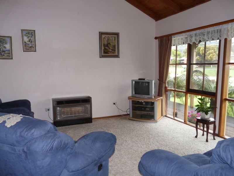 13 Centenary Drive, Trafalgar VIC 3824