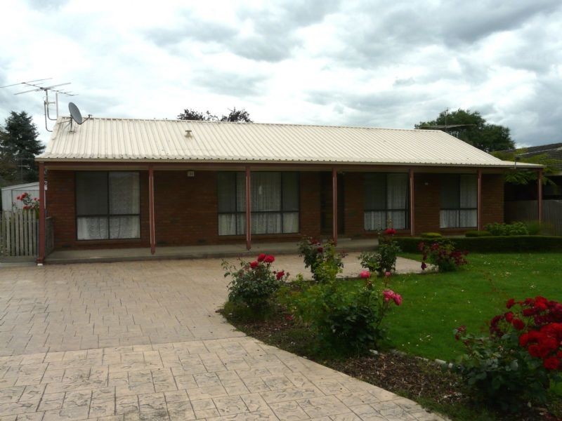 27 Edward Crescent, Trafalgar VIC 3824