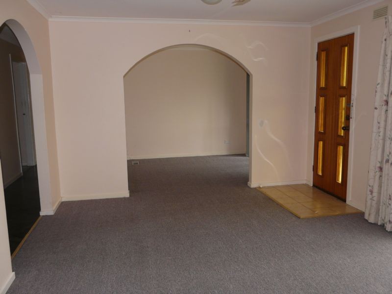 27 Edward Crescent, Trafalgar VIC 3824