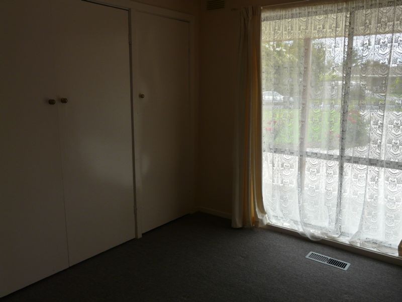 27 Edward Crescent, Trafalgar VIC 3824