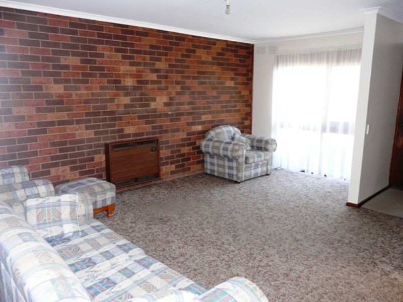 4/3 Hyland Street, Moe VIC 3825