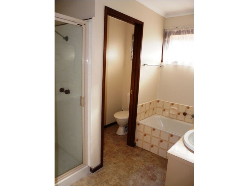 4/3 Hyland Street, Moe VIC 3825