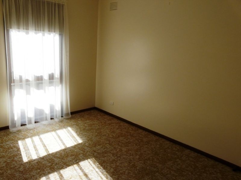 4/3 Hyland Street, Moe VIC 3825