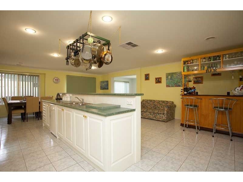 6 Manorwoods Drive, Frankston VIC 3199