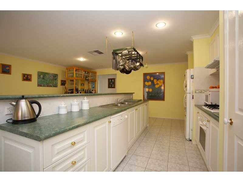 6 Manorwoods Drive, Frankston VIC 3199