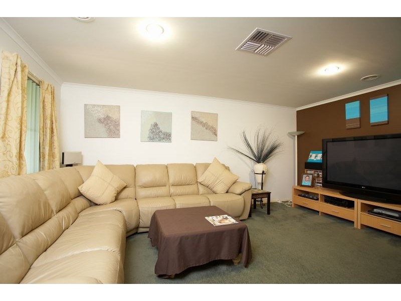 6 Manorwoods Drive, Frankston VIC 3199