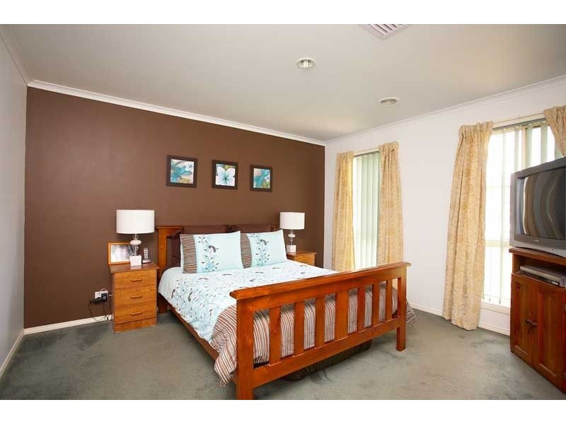 6 Manorwoods Drive, Frankston VIC 3199