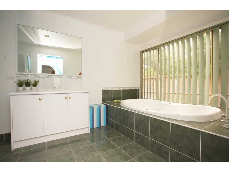 6 Manorwoods Drive, Frankston VIC 3199