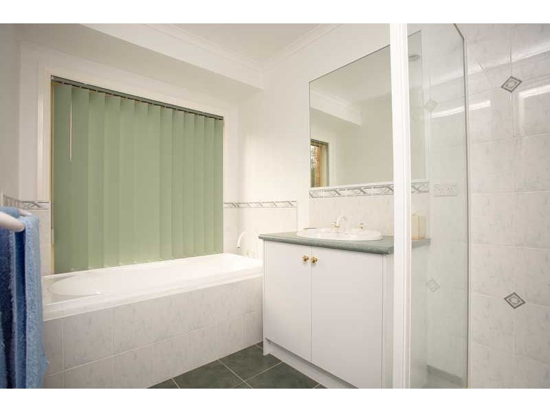 6 Manorwoods Drive, Frankston VIC 3199