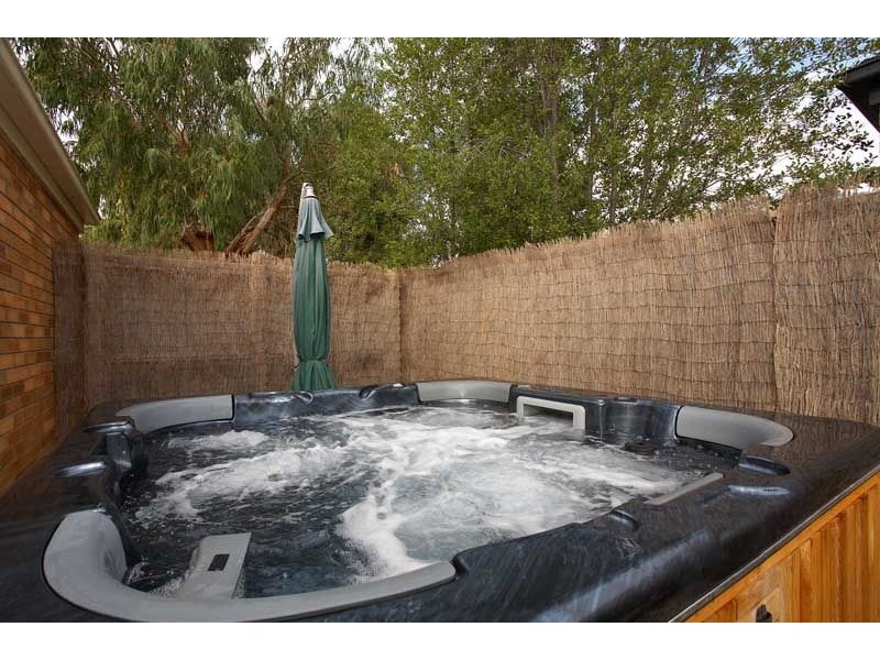 6 Manorwoods Drive, Frankston VIC 3199