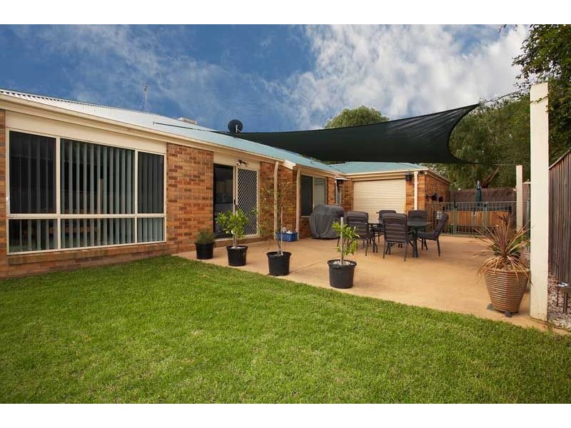 6 Manorwoods Drive, Frankston VIC 3199