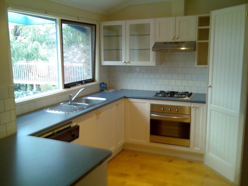 18 Leawarra Pde, Frankston VIC 3199