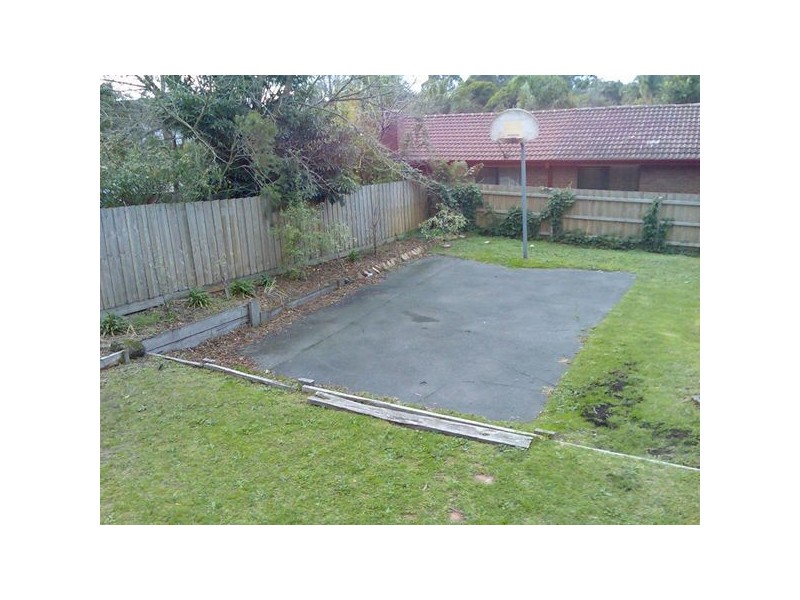 18 Leawarra Pde, Frankston VIC 3199
